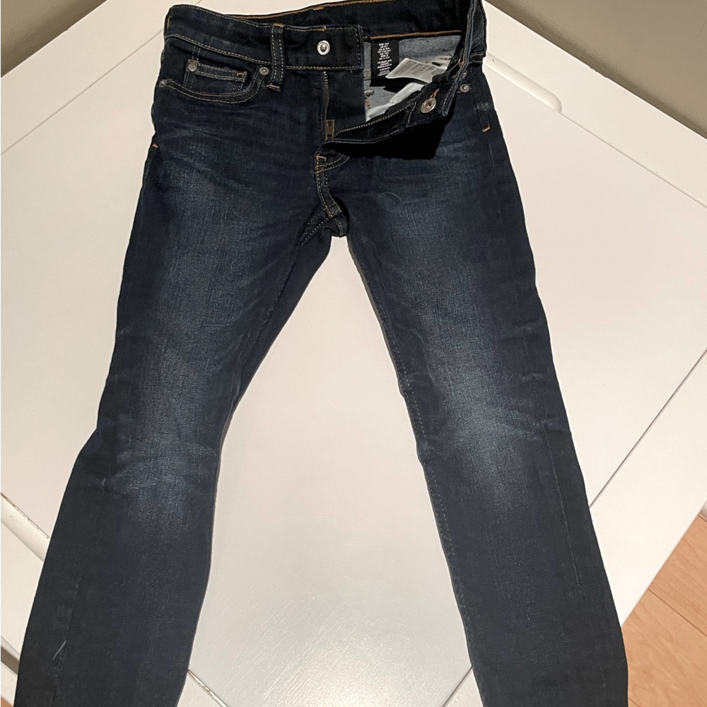 H&M boys toddler skinny fit jeans size 5T. New without tags